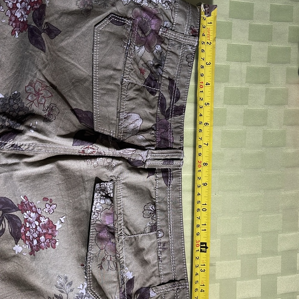 Democracy Olive Green Floral Cropped Pants - Picture 4 of 14